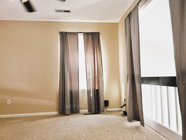 Building Photo - 1705 Willow Creek Ct