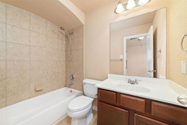 Building Photo - 2051 Brodie Ln