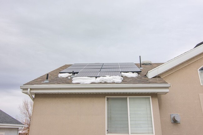 Building Photo - Gorgeous Bountiful Home w/ Solar & 3 Car Garage