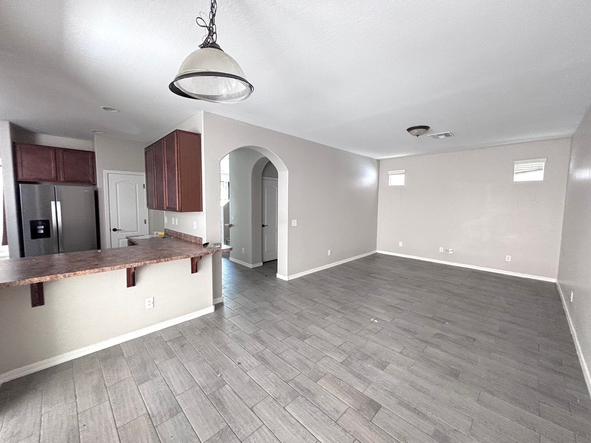 Building Photo - 947 S Utilis Dr