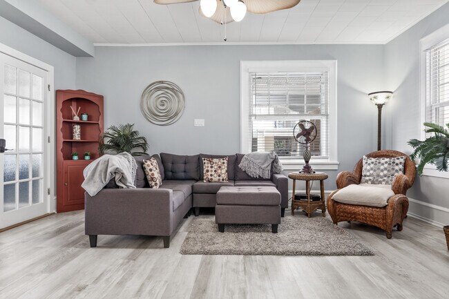 Building Photo - 100 S Amherst Ave