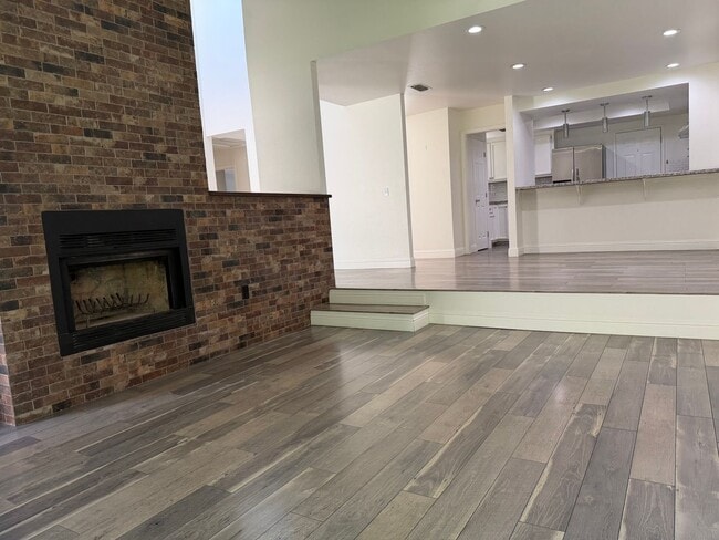 Building Photo - Gorgeous 2 bedroom 2 bath duplex in the trees