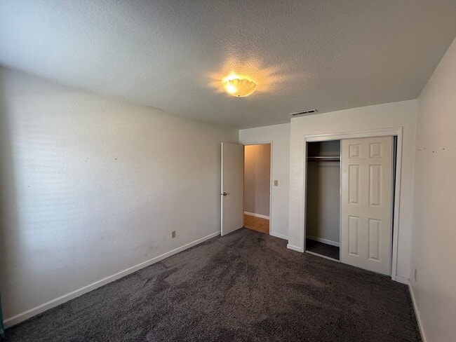 Building Photo - Moonstar &amp; Temescal Duplex