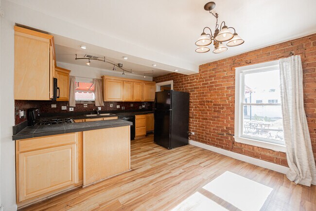 Building Photo - 1617 E Willetta St