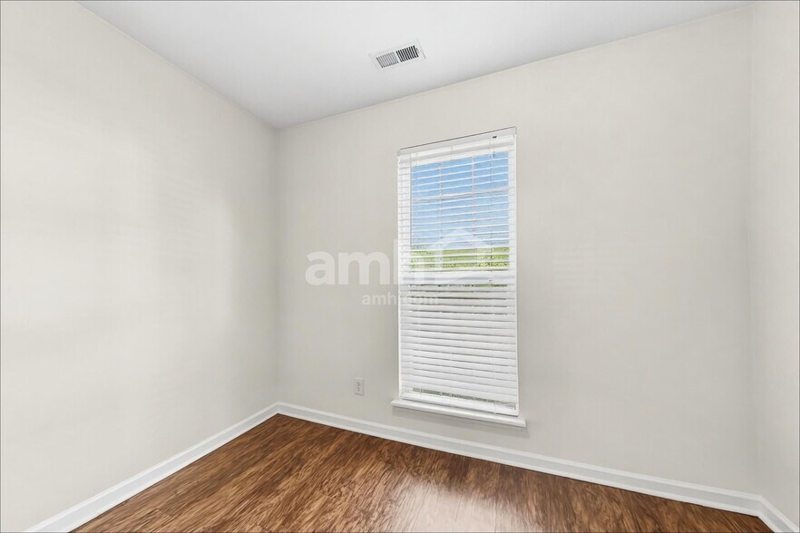 Building Photo - 7940 Ebony Rd