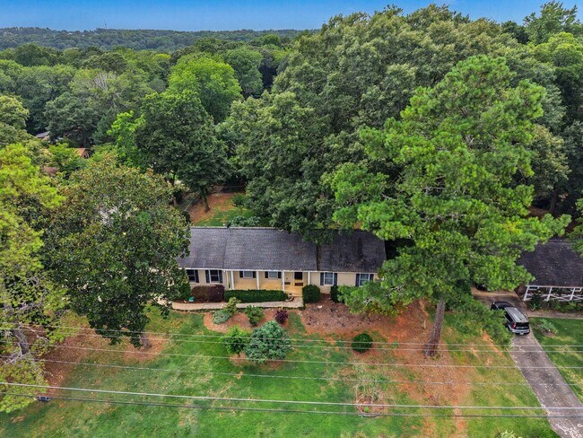 Building Photo - 290 University Cir