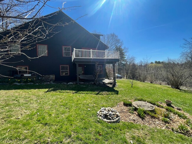 Building Photo - 182 Division St