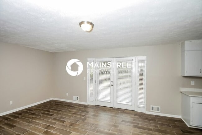Building Photo - 3 Bedroom Pet-Friendly Home in Powder Springs, GA with Main Street Renewal