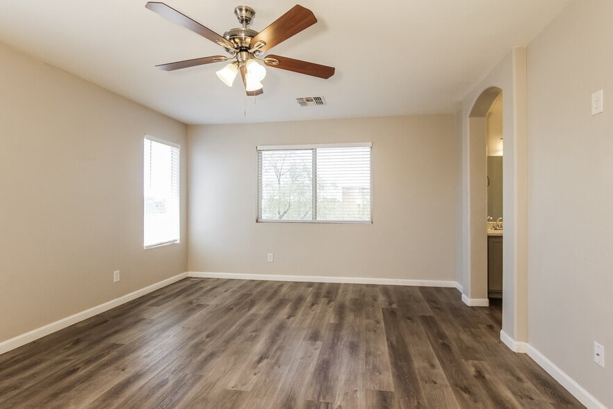 Building Photo - 2526 S 90th Glen