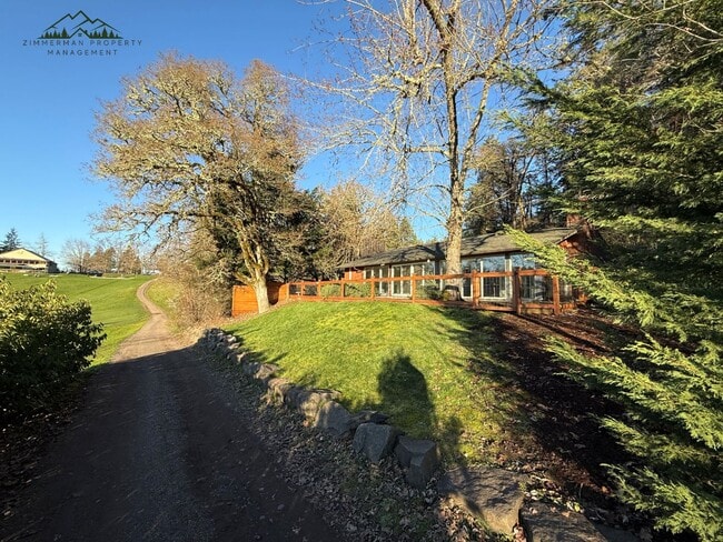 Building Photo - 1808 E 28th Ave