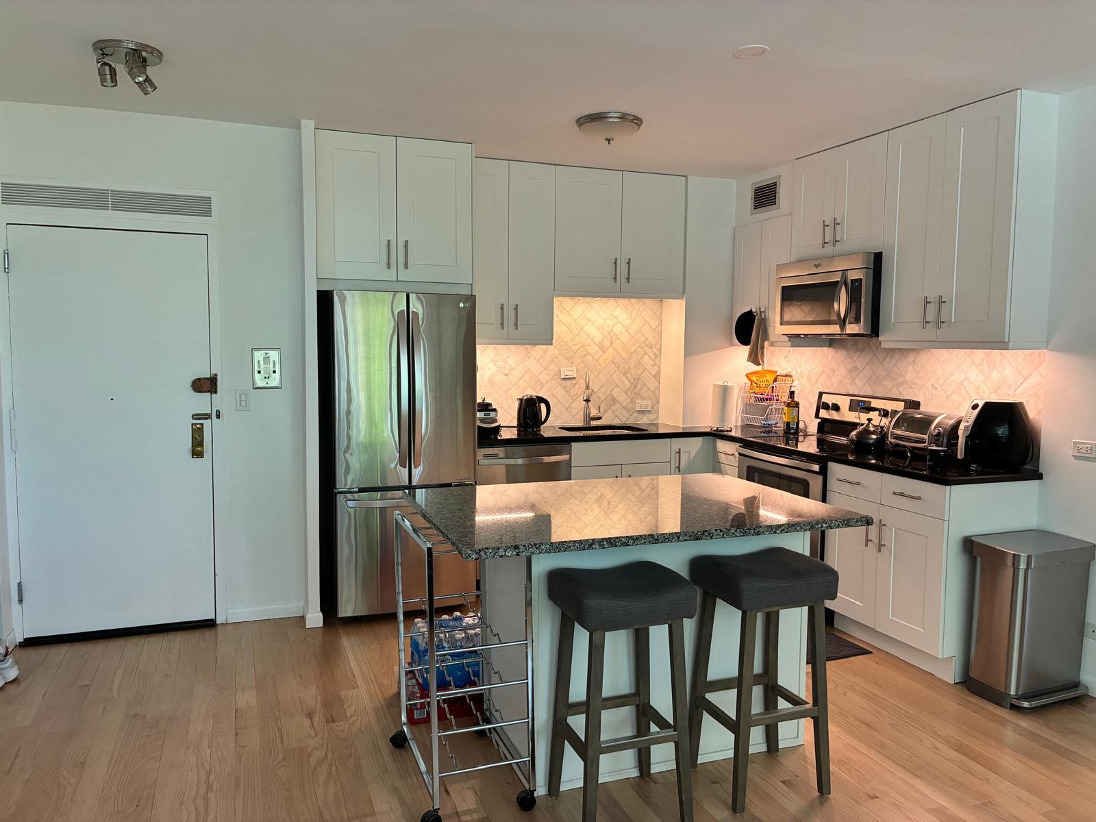 Kitchen (open concept) - 3600 N Lake Shore Dr