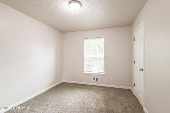 Building Photo - 212 Tecumseh Dr