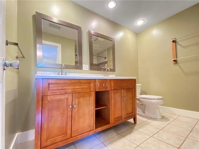 Building Photo - 877 Lenox Oaks Cir NE