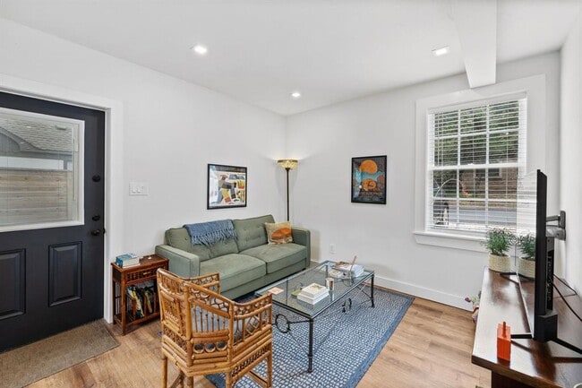 Building Photo - 2808 Jefferson St