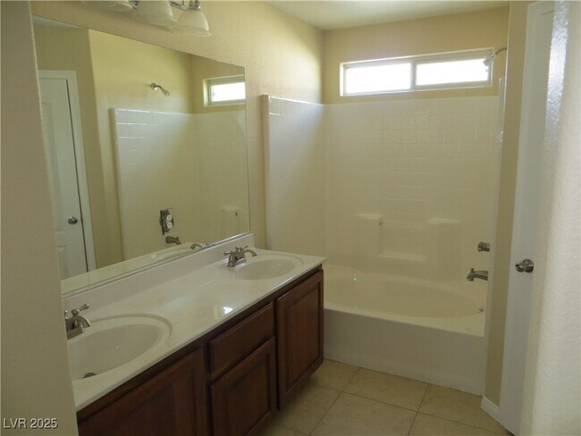 Building Photo - 6824 Bayberry Creek Ave