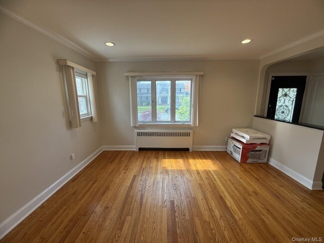 Building Photo - 147 Primrose Dr