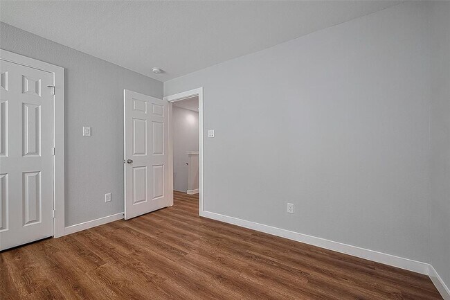 Building Photo - 6611 Bacher St
