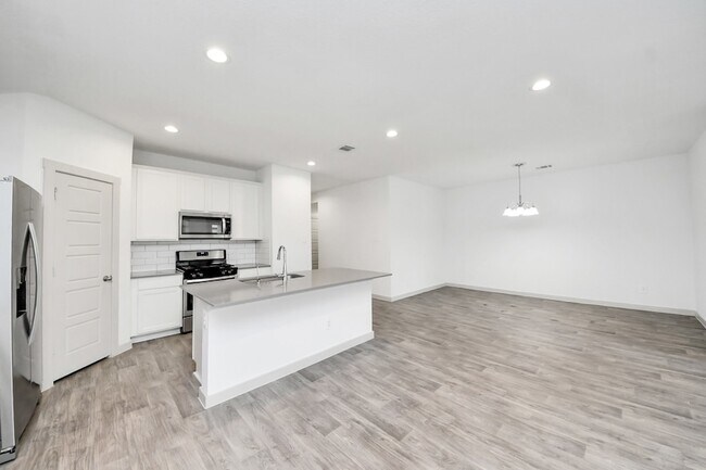 Building Photo - 7803 Golden Rubia Ln