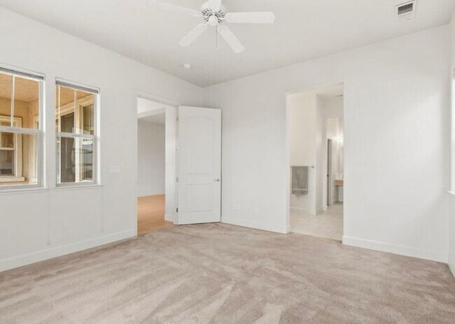 Building Photo - 6060 Cielo Cir