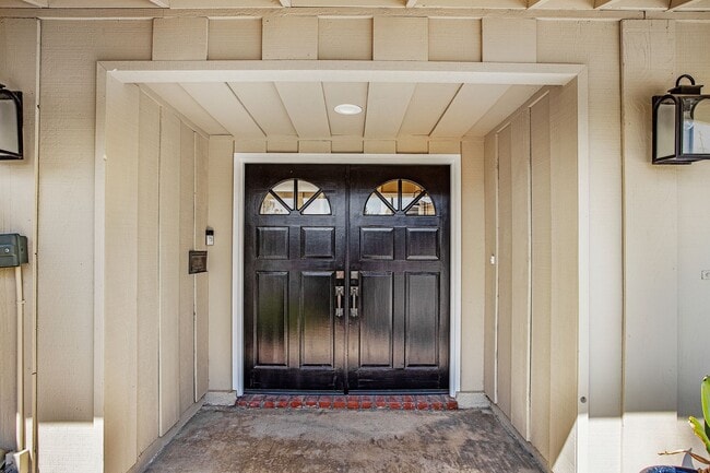 Building Photo - South Huntington Beach Home