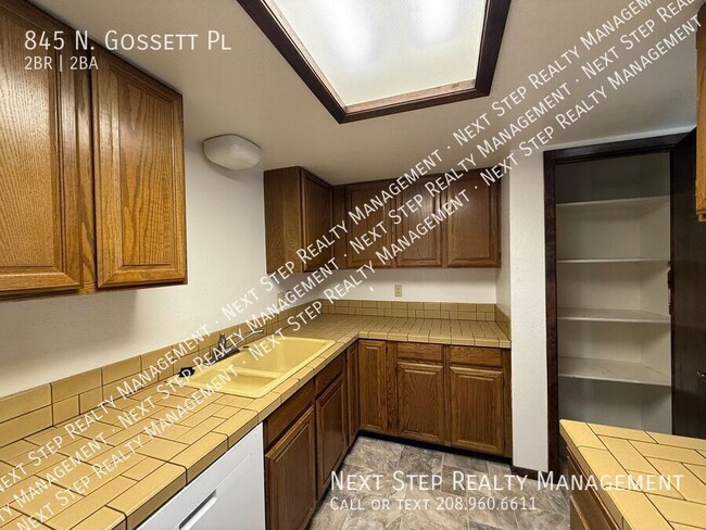 Building Photo - 845 N Gossett Pl