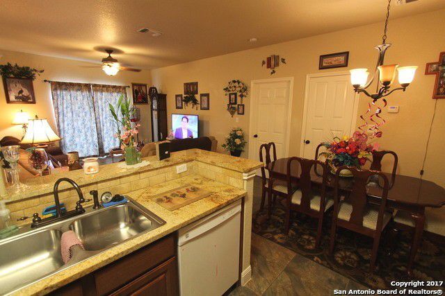 Building Photo - Pine St.