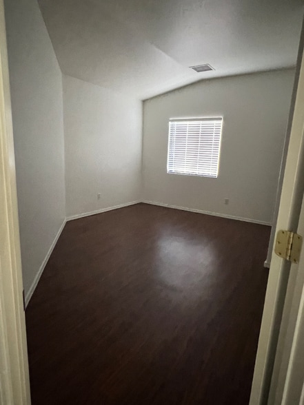 Building Photo - 598 Amante Dr