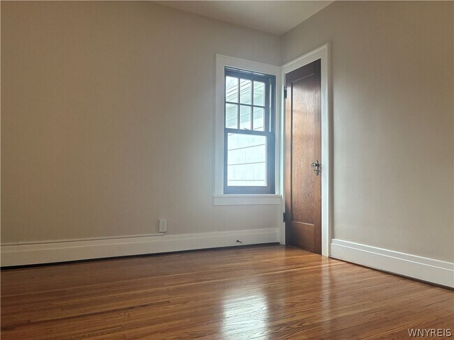 Building Photo - 385 Berryman Dr