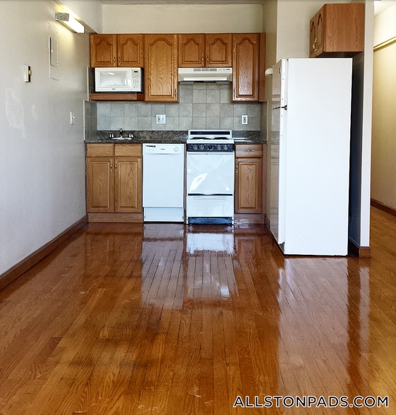 Building Photo - 1110 Commonwealth Ave