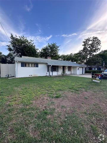 Building Photo - 5208 W Mockingbird Ln