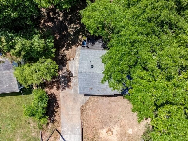 Building Photo - 2053 White Oak Cir