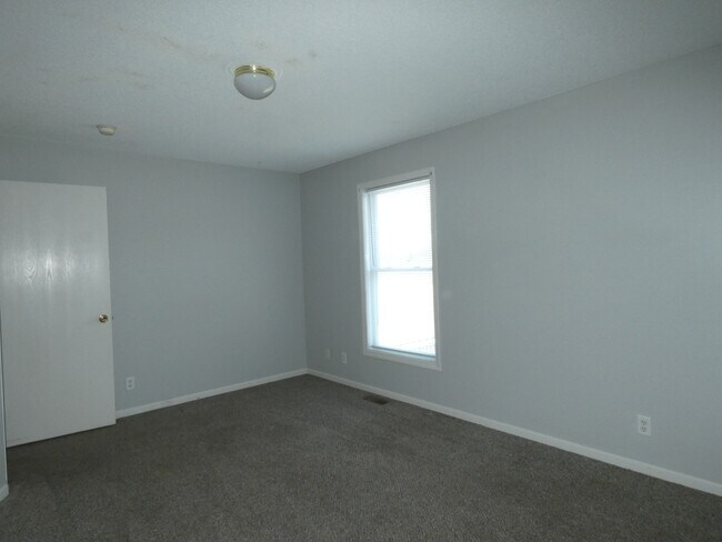 Building Photo - 10632 N Locust Ct