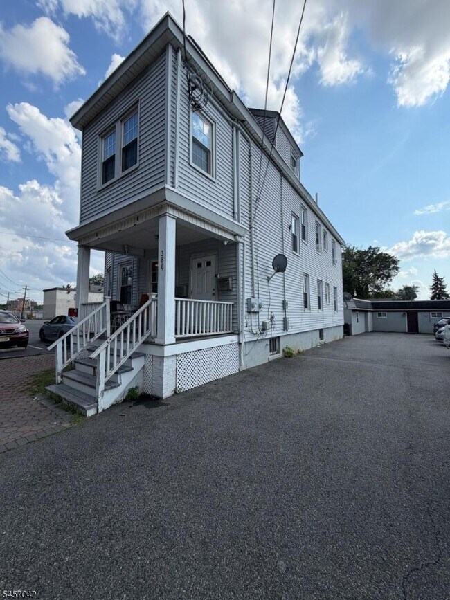 Building Photo - 386 Washington St