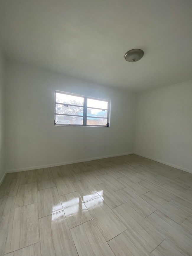 Building Photo - 313 N Arcadia Ave