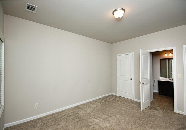 Building Photo - 7490 Silk Tree Pointe