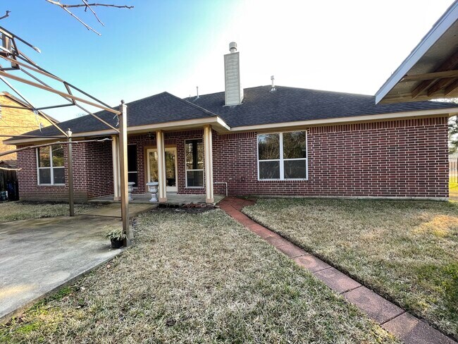 Backyard view with open atrium - 600 River Bend Dr