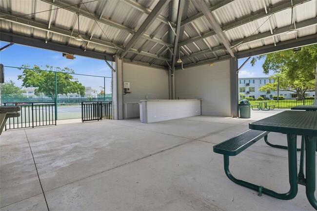Building Photo - 2434 Australia Way E