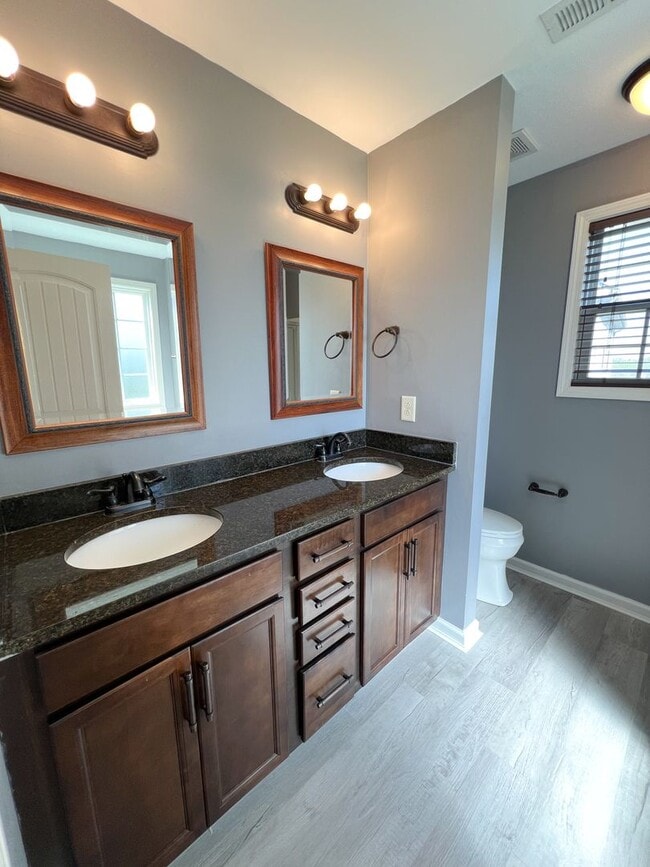 Building Photo - Gorgeous Single-Family--Fenced Backyard and Bonus Room!