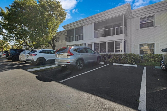 Building Photo - 6213 Bay Club Dr