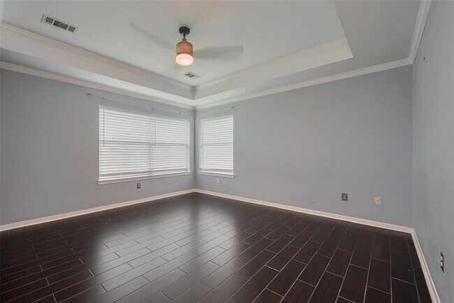 Building Photo - 311 N Esplanade Ln