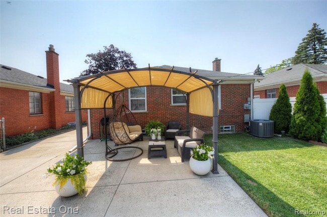 Building Photo - 8126 Dale St