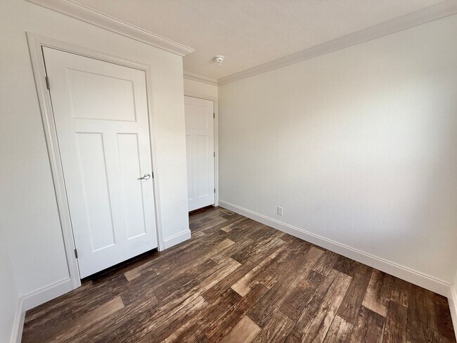 Building Photo - 1907-1909 E Routt Ave.