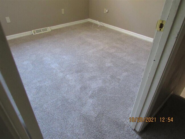 Building Photo - 10 Tanbark Dr