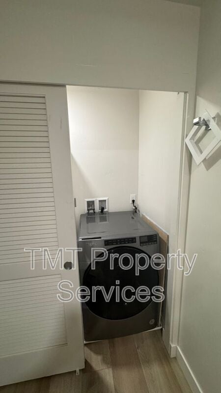 Building Photo - 2475 Victoria Ave