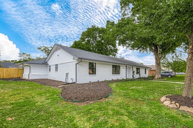 Building Photo - 6254 Locke Ln