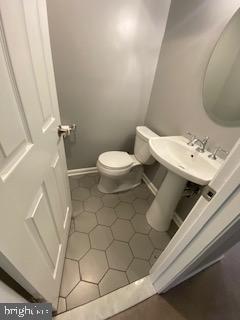 Building Photo - 704 Kings Ln