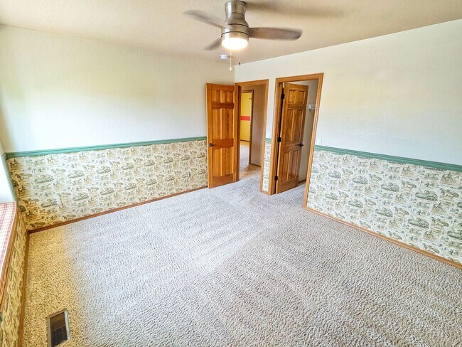 Building Photo - Gorgeous 5b 3b Single Family Home w/ a View