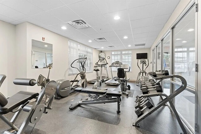 Building Photo - Sophisticated Space Designed for Comfort