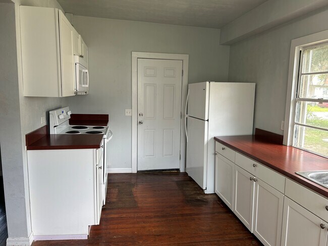 Building Photo - 1125 SW 4th Ave