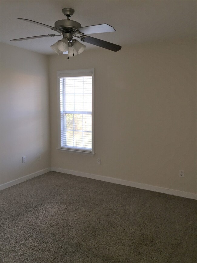 Building Photo - Stylish and Spacious 3BR/2BA Rental Home w...